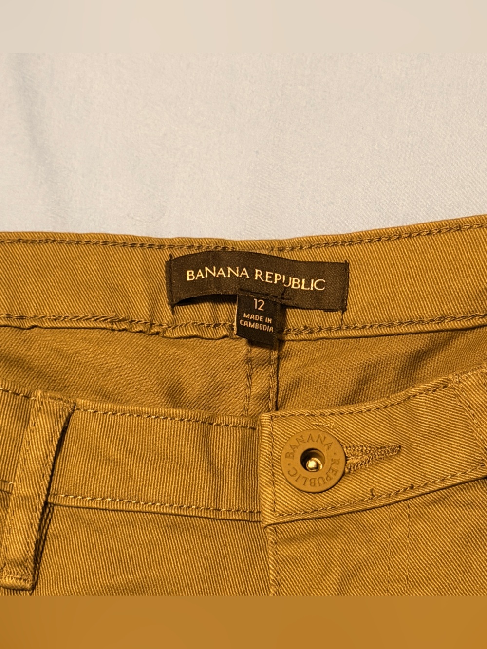 Banana Republic Menโs Chinos in Mustard Tan